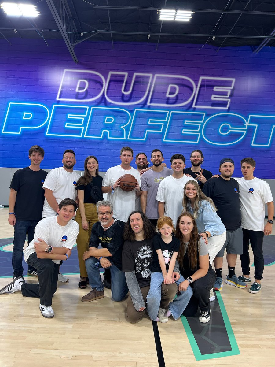 ianmvw's tweet photo. Had a great time at @vidsummit this year. Amazing to be there with a crew like the @SpacestationGG. 

I loved connecting with so many great people in the space! https://t.co/LdhUyNh4xR