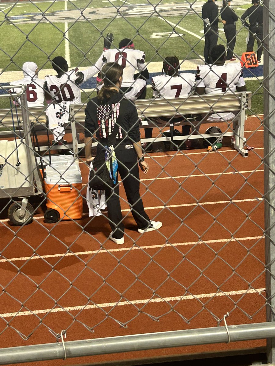 O_Ms_OO's tweet photo. Weiss Football 🏈 https://t.co/pnPlNmDLA8