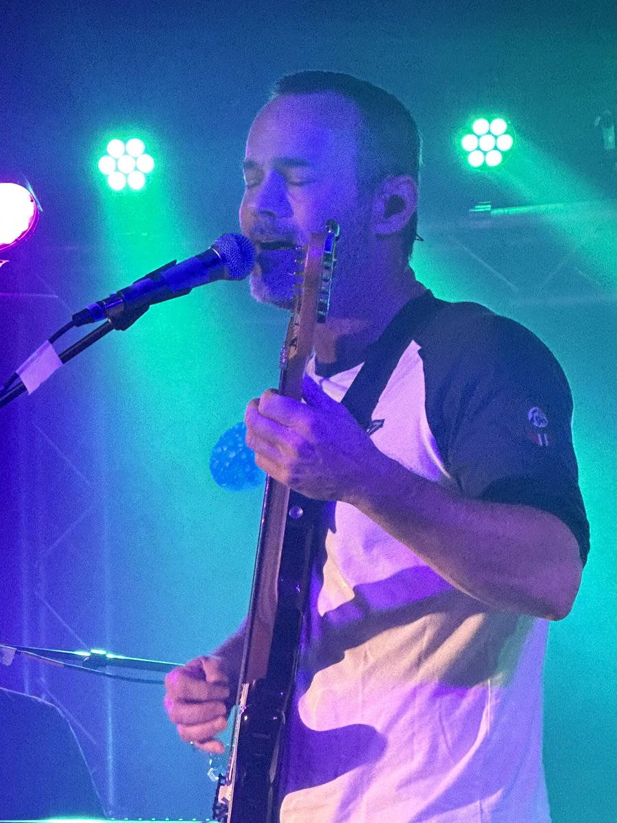 CirdecSongs's tweet image. Matt Dorsey has taken the stage with a great blend of prog and pop. It’s great on the ears. And he’s a @itspetergabriel fan. What more can one ask? #progstock #cirdecsongs