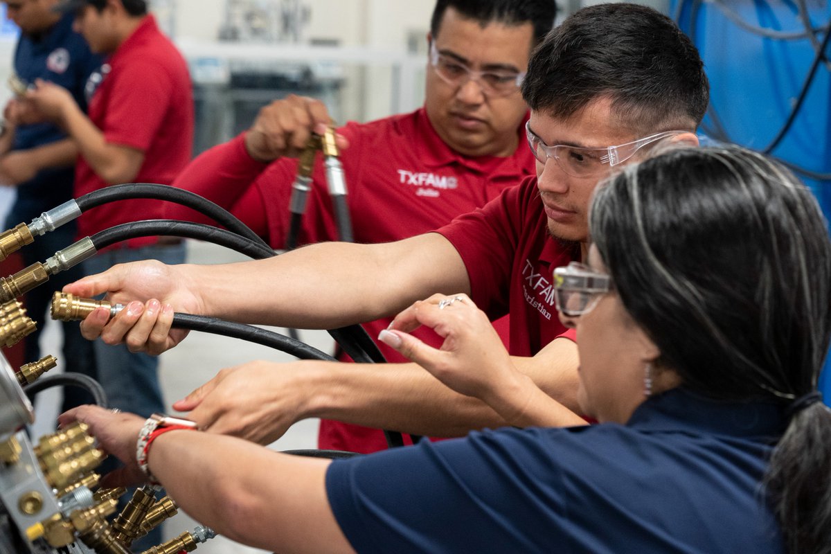 TheMfgInstitute's tweet photo. The #FAMEUSA model is driving the future of manufacturing! Connect with a local FAME chapter and advance your career in manufacturing today! Sign up for an overview session to learn more: https://t.co/kra3UZzajR #FAMEWorks https://t.co/sl7gOrlO5B