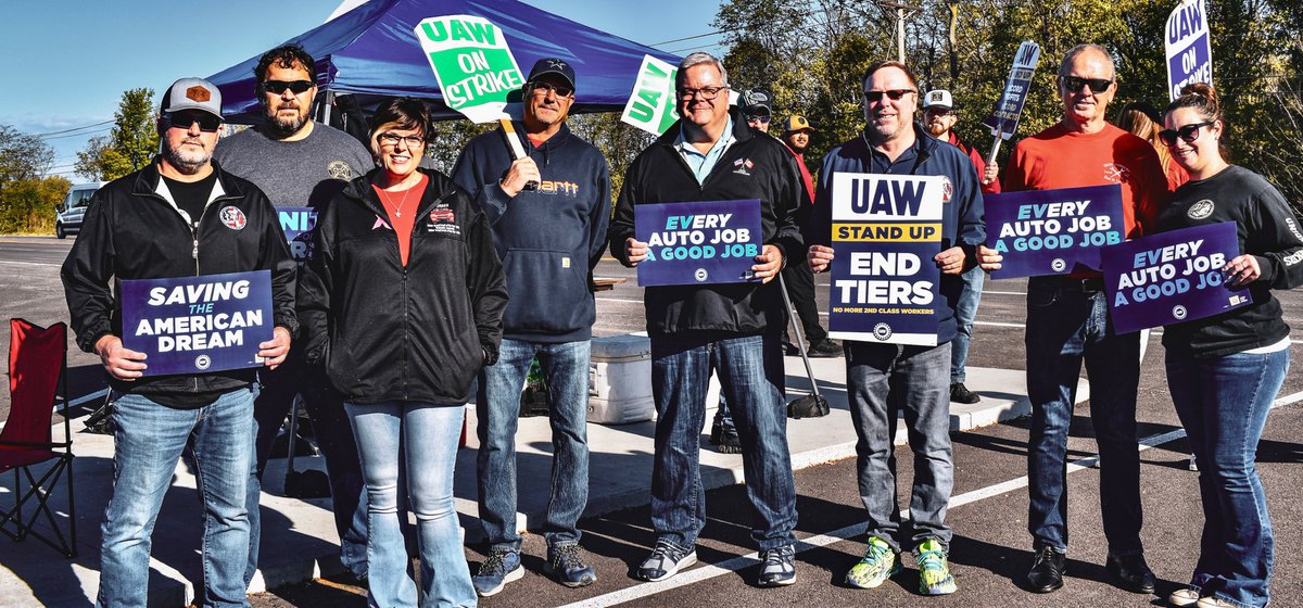 Solidarity in action! Ironworkers are joining forces with @UAW2250 members on the strike line in Wentzville, Missouri. #UnionStrong #Solidarity #1u 📸: Christina Hall, UAW 2250 member