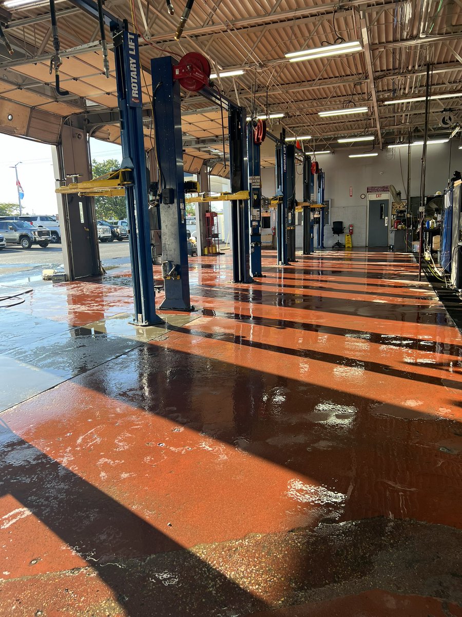 AMKPowerSpray's tweet photo. Phase 1 of our service department floor cleaning at a local Buick/GMC dealership! 

Process-
Downstream Gold Assassin on main
Direct application on tough spots and brush
140 deg. H20 w/ surface cleaner and rinse

Phase 2- coming soon

#amkpowerspray
#pressurewashing
#GMC
#Buick https://t.co/8OH7FMcy4f