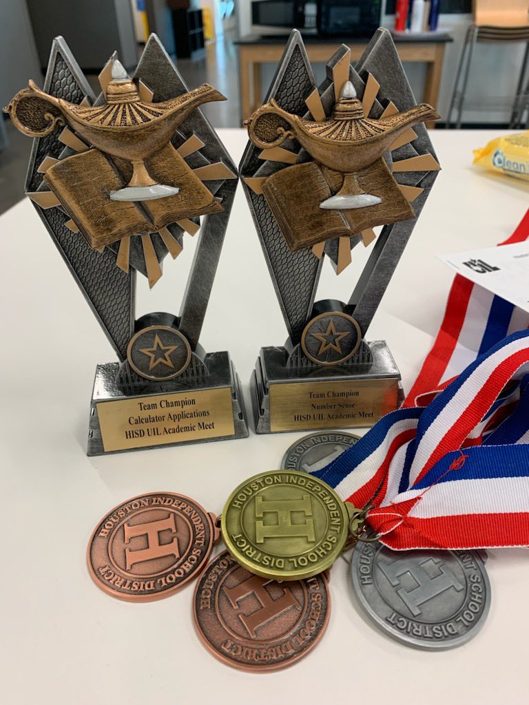 Congrats to our UIL Academic Math Team in competition today at Energy HS. Bringing home the hardware🏆@WisdomHS_HISD @HISD_West Going for Gold! Go Generals 🖤💛