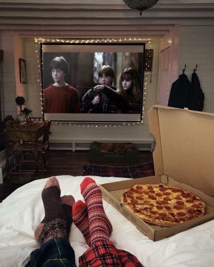 HPotterUniverse's tweet photo. The weekend is for Harry Potter marathons. https://t.co/yBMF5nZBhr