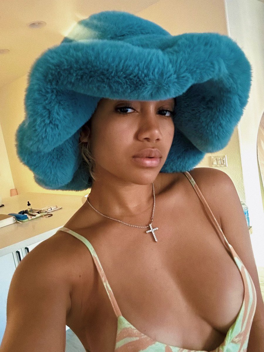 PAMH's tweet image. 🧚🏽‍♀️✨ the always sleepy fairy princess