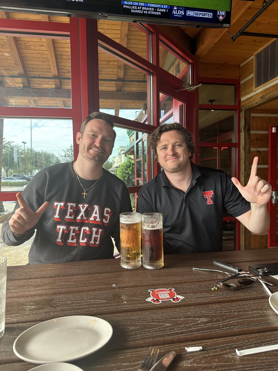 RamblinRaiders's tweet image. A cold beer and Texas Tech football…life is good

Cheers friends, let’s get a W 🍻

#WreckBU #rambleon