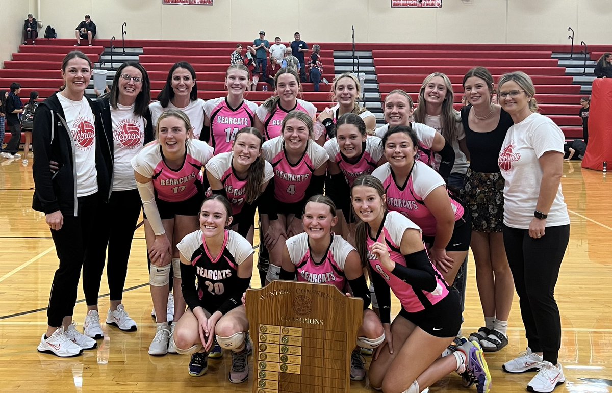 BearcatVolleyb1's tweet photo. Western Conference CHAMPS!!! Way to go BEARCATS! 🏐🐾❤️ #NoDistractions https://t.co/pPxMX2mU4N