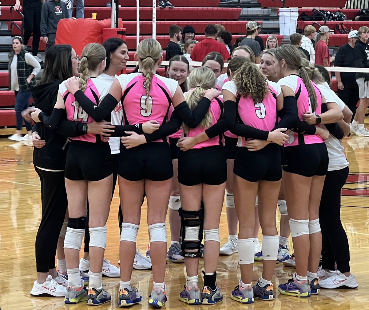 BearcatVolleyb1's tweet photo. Western Conference CHAMPS!!! Way to go BEARCATS! 🏐🐾❤️ #NoDistractions https://t.co/pPxMX2mU4N