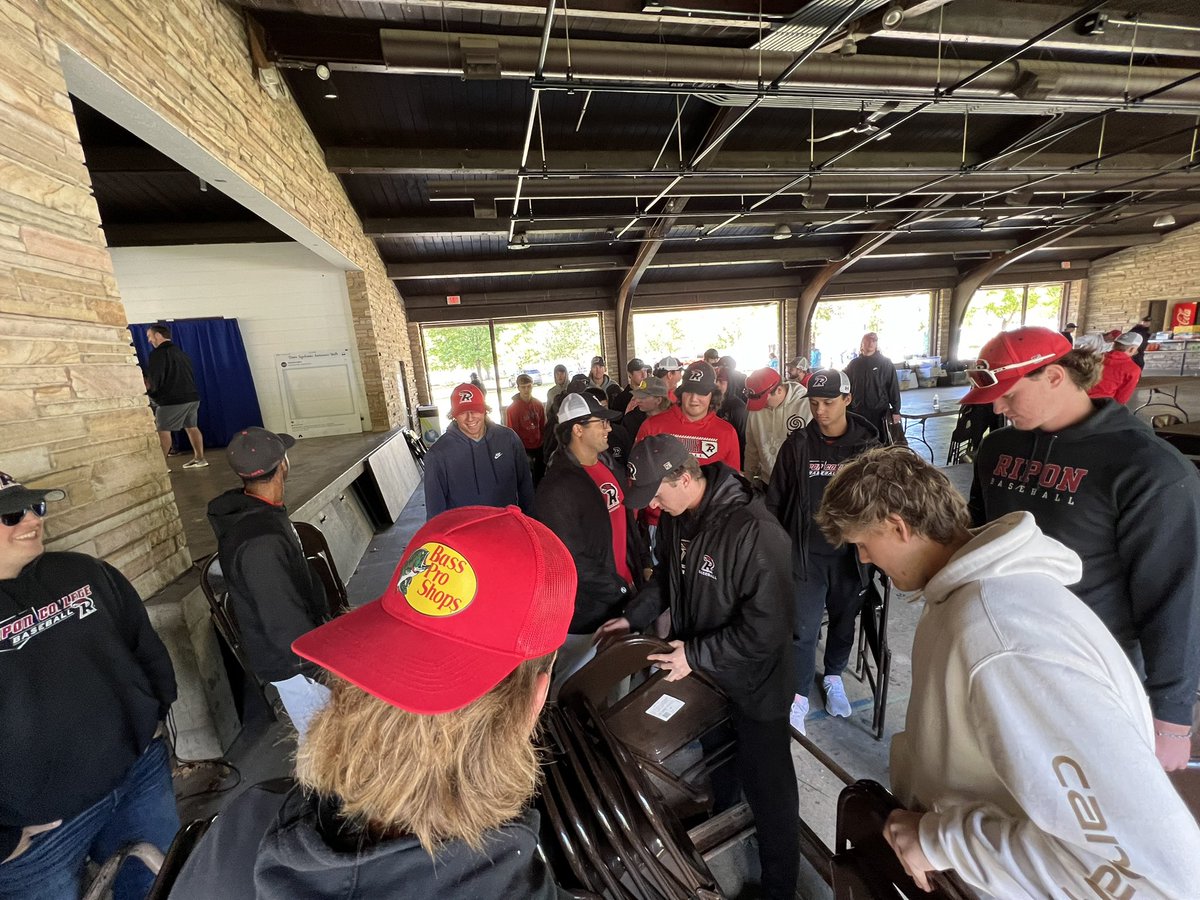 What a great way to wrap up the fall by finishing our last practice with a little volunteer work in Neenah!  #ripon #redhawks #riponcollege #DownSyndromeAwarenessMonth #flyhawksfly