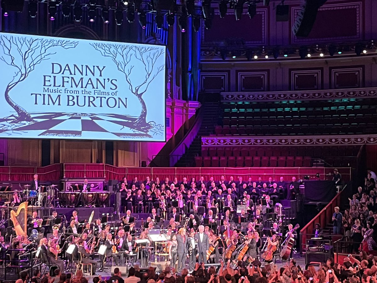 ‘What’s this- what’s this?!’ - absolutely brilliant night at <a href="/RoyalAlbertHall/">Royal Albert Hall</a>’s Danny Elfman x Tim Burton celebration feat (actual) <a href="/dannyelfman/">Danny Elfman</a> and <a href="/Malakai_Music/">Malakai Bayoh</a> 🌟🌙