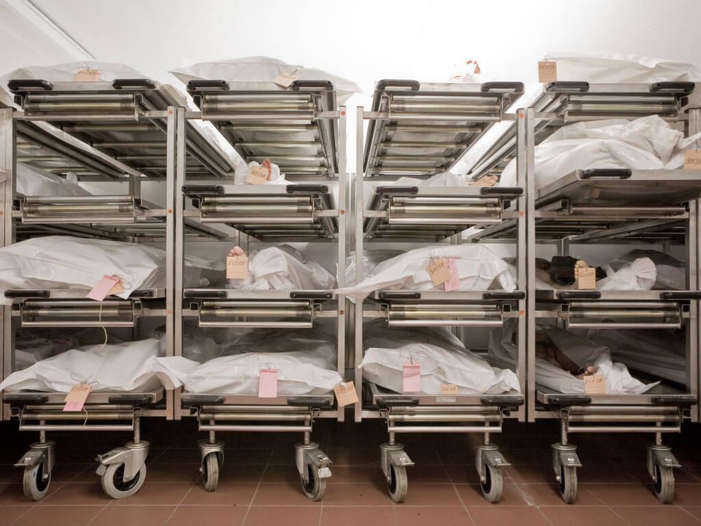 📷 «Et nos morts ?» : dans une expo fascinante et perturbante, la <a href="/MaisonDoisneau/">Maison Doisneau</a> donne à voir le travail d’artistes qui, de portraits intimes en reportages, brisent le tabou de l’image des défunts, devenus invisibles dans les sociétés européennes.

➡️ bit.ly/3Q4Jpvh