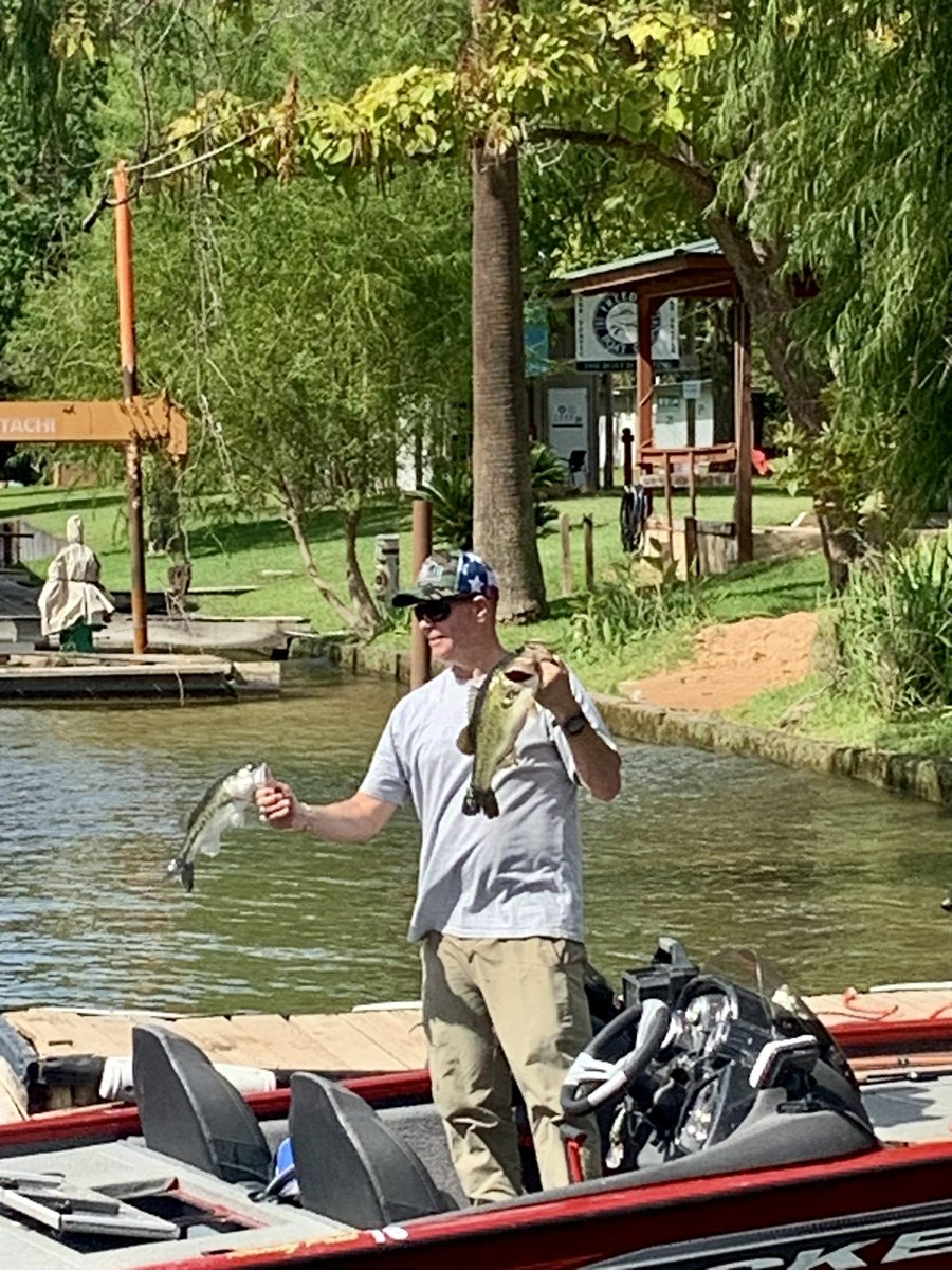 HotFeverFishing's tweet photo. Caught my PR 3.5 pounds on a 3/8 White Spinner Bait! Check out the video on YouTube at hot Fever fishing!! @KidsThatFish @bassmaster @BassProShops @HotFeverFishing #texas #hotfeverfishing #fishing #bass https://t.co/EKiZChCeLc