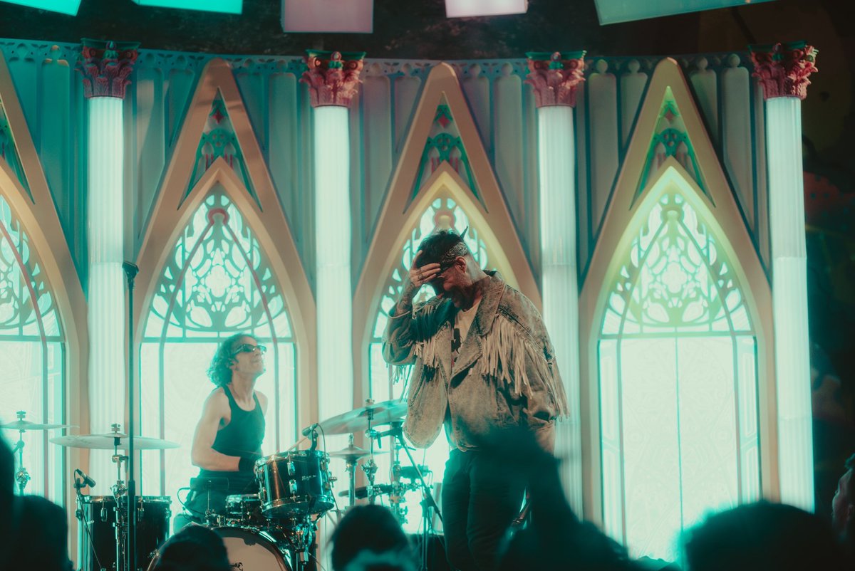 Emarosa's tweet image. Denver took the crown. Undisputed. Omaha tonight. See y’all soon. EMAROSA.US