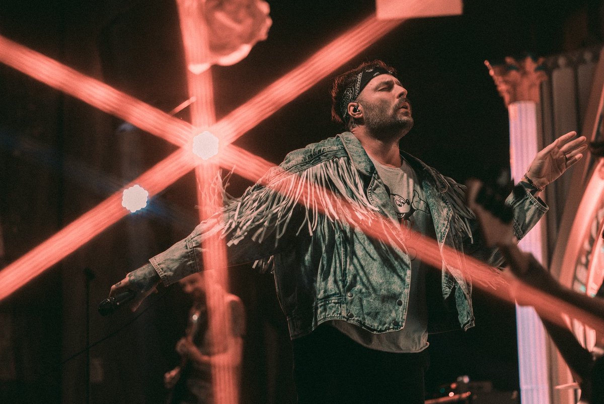 Emarosa's tweet image. Denver took the crown. Undisputed. Omaha tonight. See y’all soon. EMAROSA.US