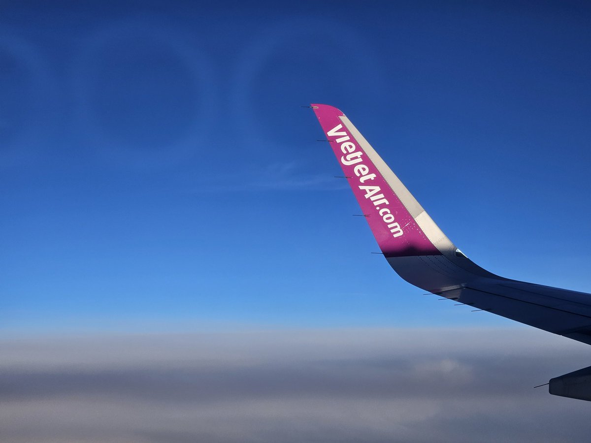 kafaak's tweet image. บินด้วยสายการบิน Thai Vietjet มีแต่คนทักว่าขึ้นชื่อเรื่อง "ดีเลย์" "เท" แต่ทริปผม ไม่มีแบบนี้นะ ตรงเวลาเป๊ะ เครื่อง Airbus A321 ที่นั่งมี Leg room ดีมาก ยืดขาได้สุด (ผมสูง 176cm) แต่ถ้าใครตัวไม่สูงมาก จะอยากได้ที่รองขา แต่มันไม่มี

#triptwt