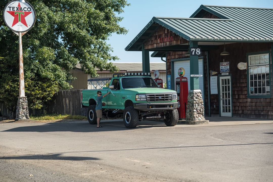 Yogi's new whip🌲 🐻 

1995 Forest Service truck by <a href="/defconbrix/">defconbrix</a> is immaculate

#softopper #vintage #forestservice #truckbuild #truckbedaccessory #truckbedcap