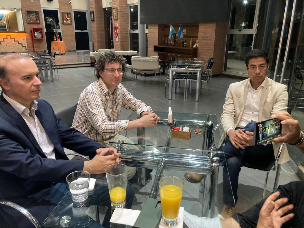 FHVallejo's tweet photo. Mantuve una reunión con el electo Intendente por el Municipio de #Güemes, Carlos Rosso, el electo Senador por el departamento de General Güemes, Enrique Cornejo.
Sensibilización #financiera y asistencia técnica #pyme de Güemes  + info https://t.co/zzThfQvZ45 https://t.co/kBvXumTE7P