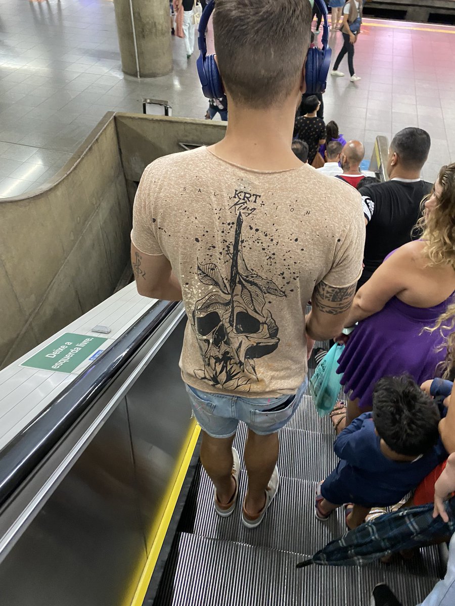 Já se apaixonaram no transporte público hoje? 🥹💕