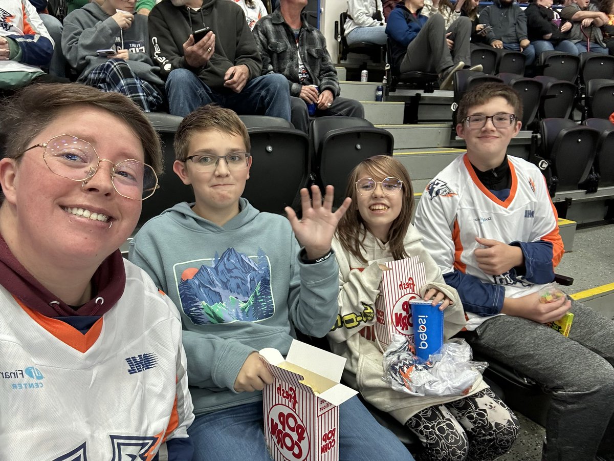 AlicexAnn's tweet photo. Let’s get it started!!! Go firebirds! 
@FlintFirebirds #hockey #flintfirebirds https://t.co/trrsEnZRZl