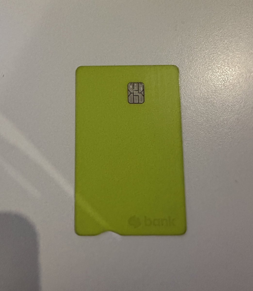 분실된 체크카드 보관 중입니다
럭드존으로 오셔서 찾아가주세요!