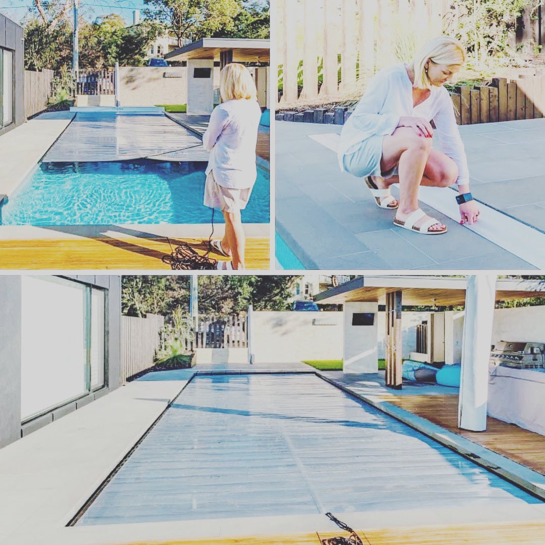A long, narrow cavity, slightly longer than the width of the pool, is created at one end of the pool and covered with a strong but lightweight hinged aluminium lid.