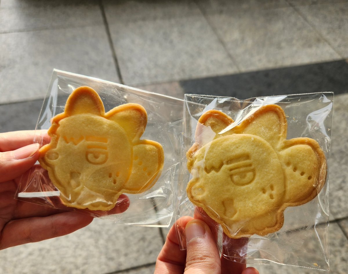 레이겐 생일카페도 다녀왔습니다! 멋진 레이겐 그림과 굿즈들로 가득해서 홀린듯이 사진을 찍어댔습니다 흐흐.. 레이겐 시험도 재미있었어요! 여러모로 즐길 거리가 많았던 생일카페! 잘 놀다 갑니다👍💕
#무채색_청춘의_네가_무언가가_되는_날
#다들왜왔냐_내생일에