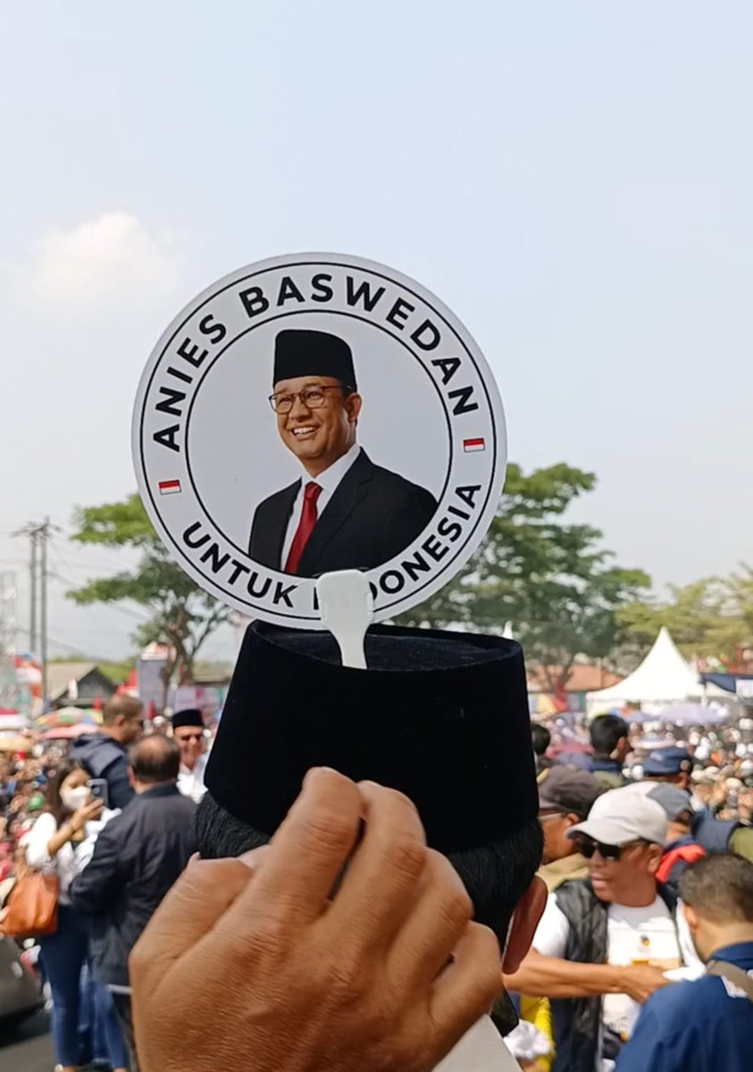 aniesmania's tweet photo. Pak Anies di Cililin, Kabupaten Bandung Barat ❤

Mari menangkan AMIN🙏😇

#Anies #AniesMuhaimin2024 https://t.co/RWdEM0h2J1