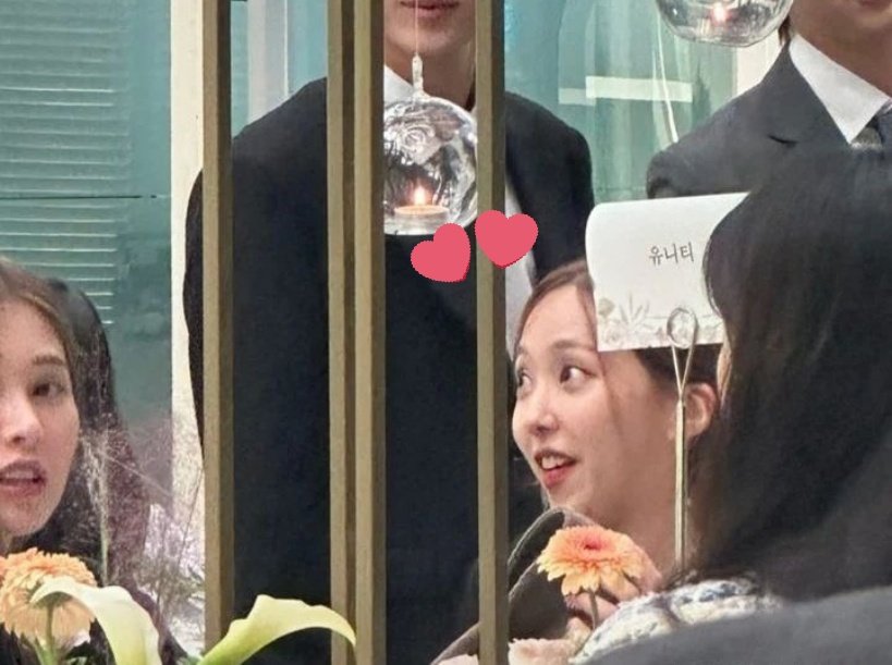 leesujiworld's tweet photo. @bimdoank haloo, yoonjo ada kok di nikahan suji, cuma emang dia ga ikut nyanyi bareng member uni.t lainyaaa. tapi kalau euijin kurang tahu 😔 https://t.co/wReT24yM24