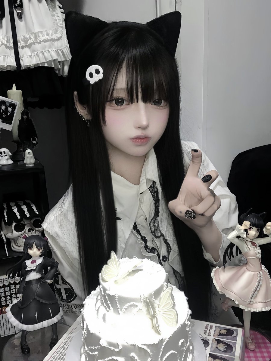 _hiki_cos's tweet photo. 誕生日だよー🤍 https://t.co/JtqpVE9Alu