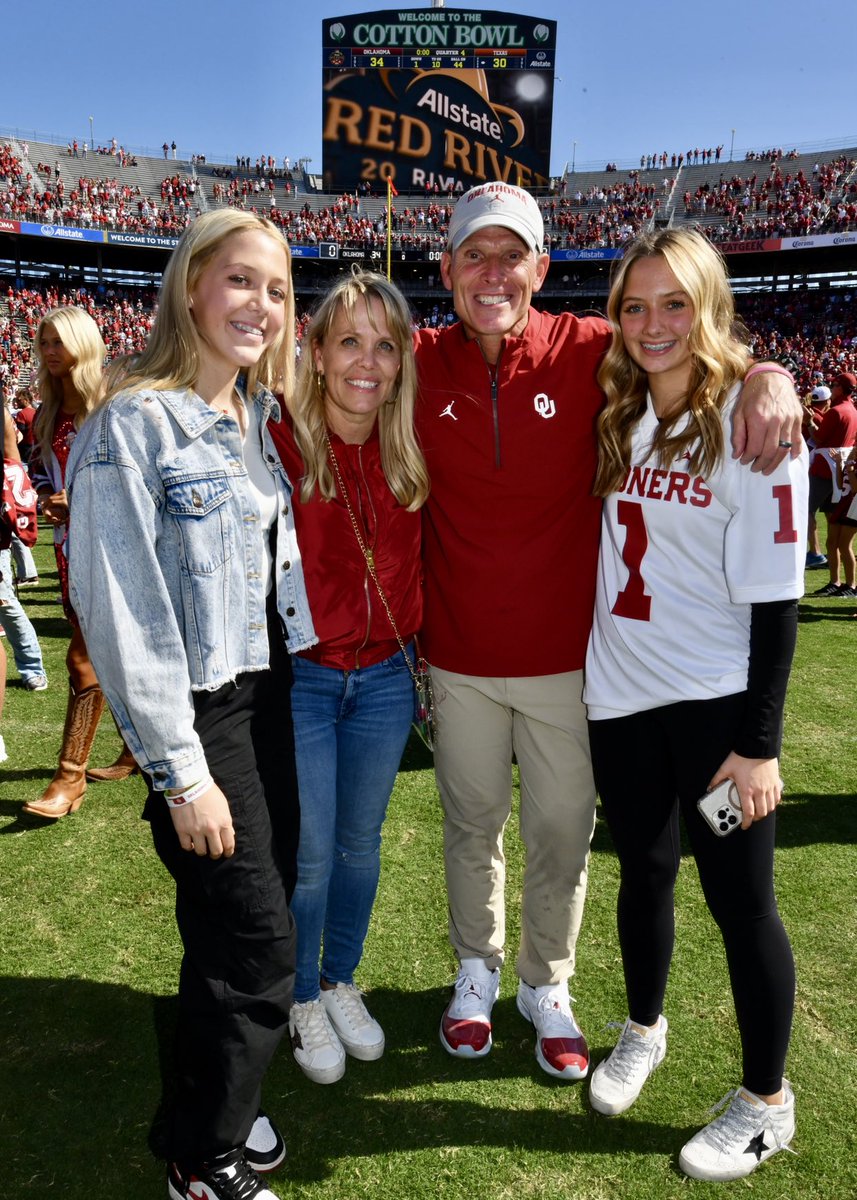 So Incredibly THANKFUL for the Players &amp; Staff on TEAM 129…Unshakable BELIEF &amp; FIGHT
Lot of Work to do #NoLimits#NoExcuses
GREAT Moment⭕️U☝🏾
Oklahoma Fans @ CottonBowl? 
Thank Y⭕️U👏🏽
B⭕️⭕️MER