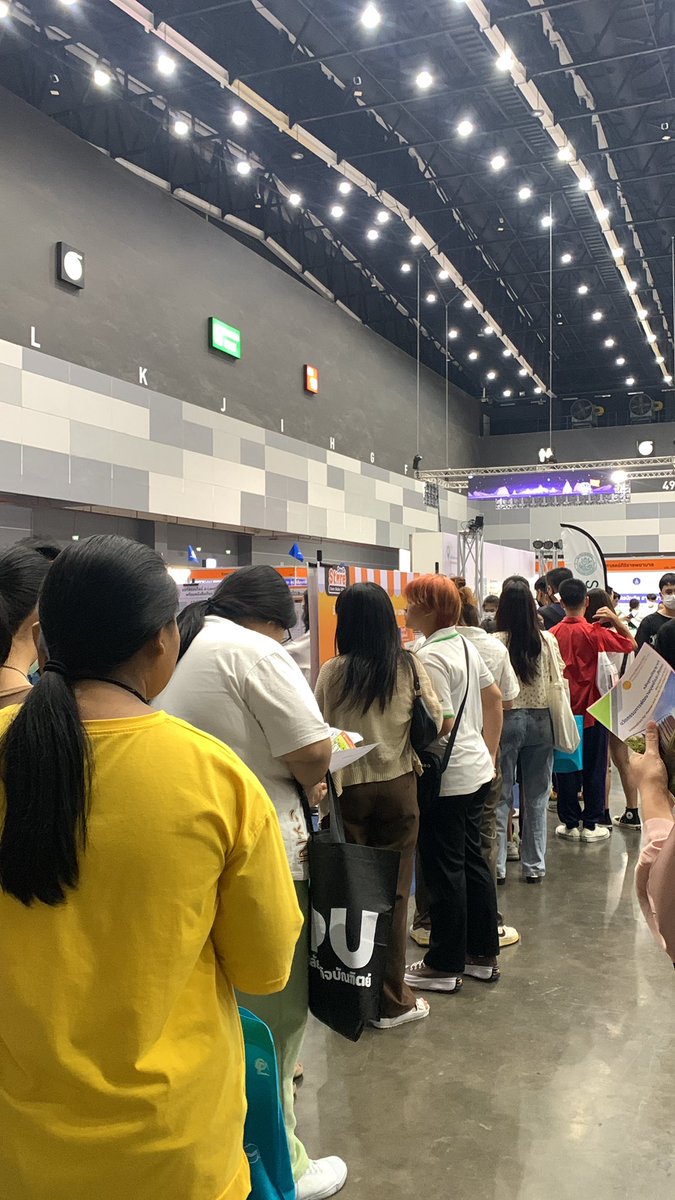 bubimeow_w's tweet image. กำลังต่อคิวเข้านะคะ ใครจะฝากหิ้วรีบเยย
#dekdFair #dek67 #dekdtcas #dekdfair #tcas #กสพท #รับหิ้ว #หนังสือเตรียมสอบ #dek68 #dek69 #dek66 #หนังสือเตรียมสอบมือสอง #หนังสือเตรียมสอบเข้ามหาลัย #tcasfair #TCAS67 #TCAS68