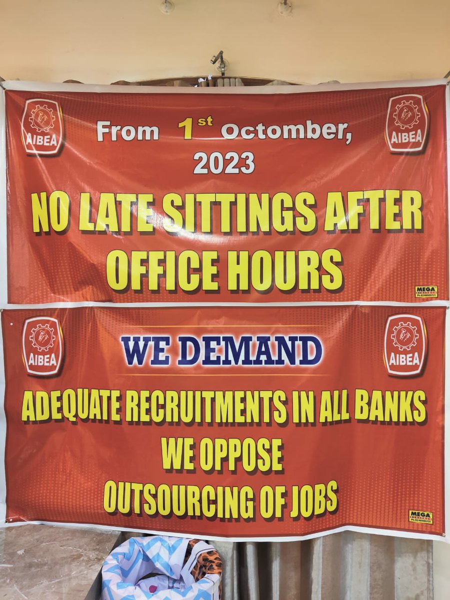 जहाँ देश के लोग बेरोजगारी से जूझ रहे है वहाँ रिक्त पदों पर पर्याप्त भर्ती न करना छलावे से कम नही है हम भर्ती की मांग पूरी करवाकर रहेंगे
#2LakhBankJobs