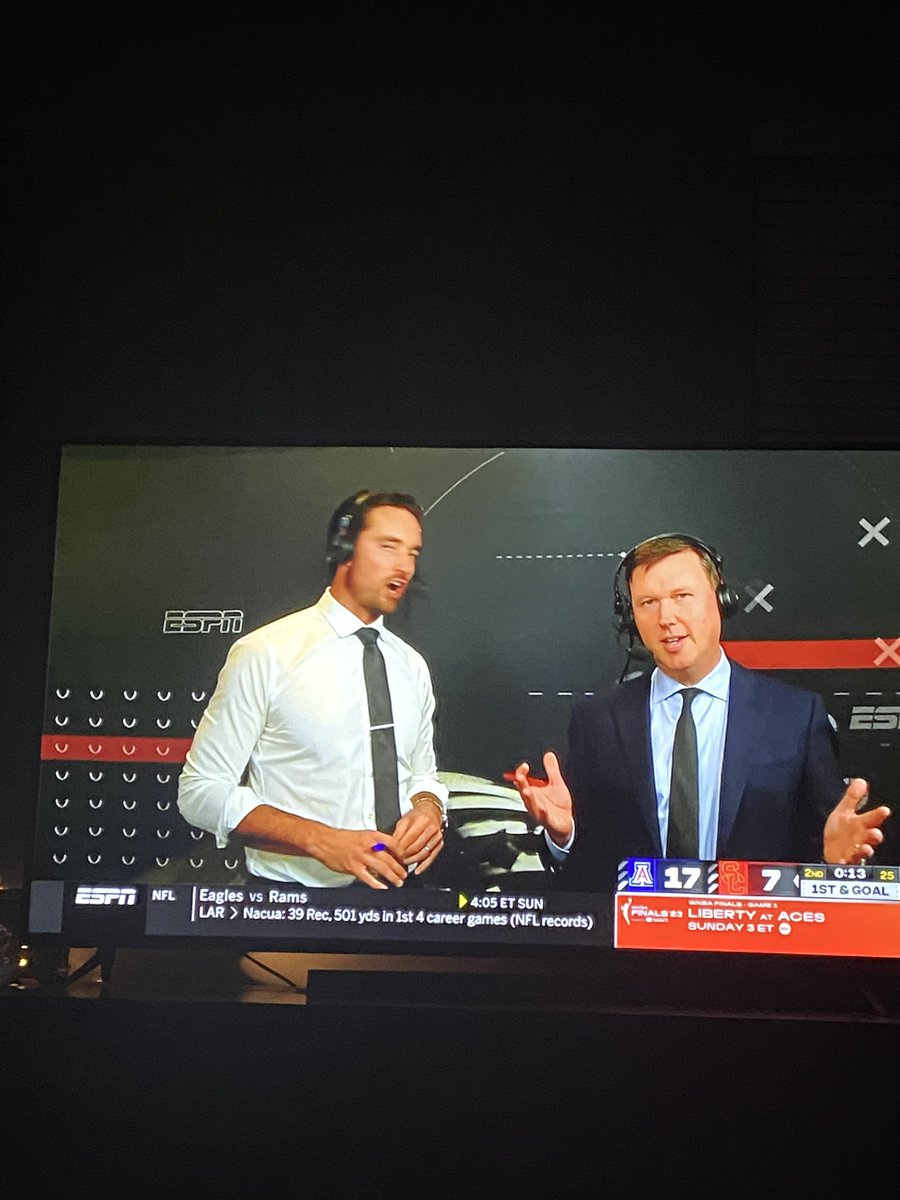 TimBlackburn82's tweet photo. @KySportsRadio you got drew in the booth with you on the usc game https://t.co/u3EgGkWb9W