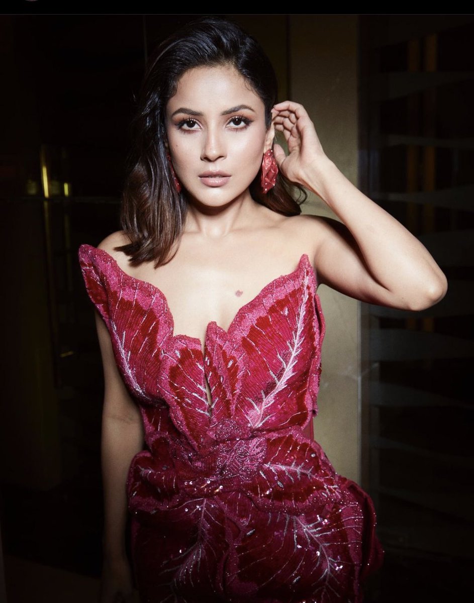 filmfare's tweet photo. #ShehnaazGill amps up her fashion game in this gorgeous ensemble. 👑 https://t.co/zYOKvwh1vg