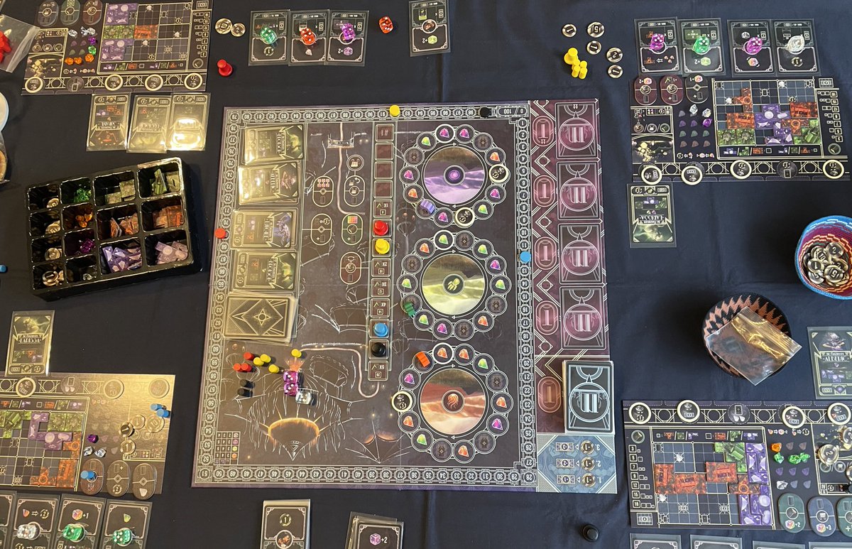 Piedras_Negras's tweet photo. Estamos jugando con el juego de mesa ��the Magnificent” https://t.co/R3NJzW10vQ