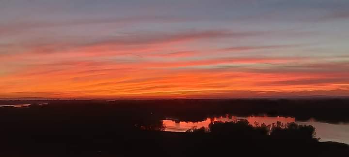 CClementa's tweet image. Apus de Octombrie pe malul Dunării albastre