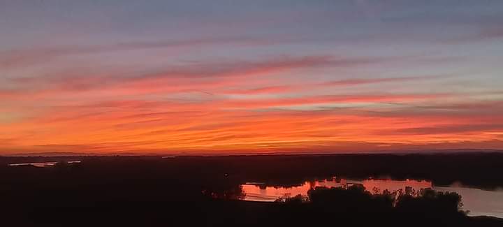 CClementa's tweet image. Apus de Octombrie pe malul Dunării albastre