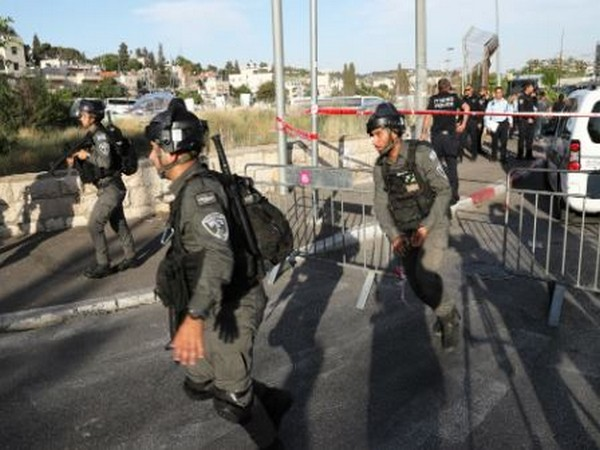 ani_digital's tweet photo. Israeli Security Forces regain control of Sderot Police Station, neutralises 10 in operation against Hamas
Read @ANI Story | https://t.co/mFZrDirOd7
#IsraeliSecurityForces #Hamas #SderotPoliceStation #IsraelHamasConflict https://t.co/wAve9VHqy6