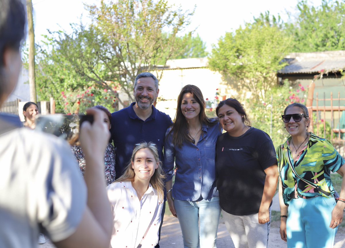 MonjoClaudia's tweet photo. La Provincia que se viene, se construye entre todos.

Visité Rosario del Tala, y dialogamos con los vecinos del Barrio “Del Carmen”, escuchamos sus inquietudes y lo que esperan en el futuro para Tala y para nuestra Provincia.

¡Vamos por más para Entre Ríos!💪 https://t.co/gGyDQ51OWh
