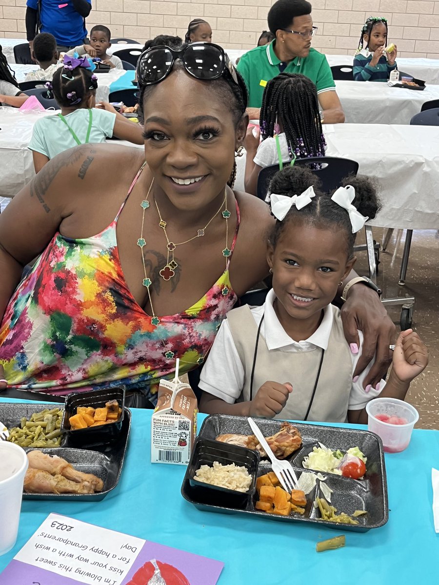 FlatShoals_ES's tweet photo. The grandparents came out to show their love for their grandchildren on Grandparents Day! 🤩@DeKalbSchools @AlmandBonnie @tanzy_kilcrease https://t.co/oS0lA2gwue
