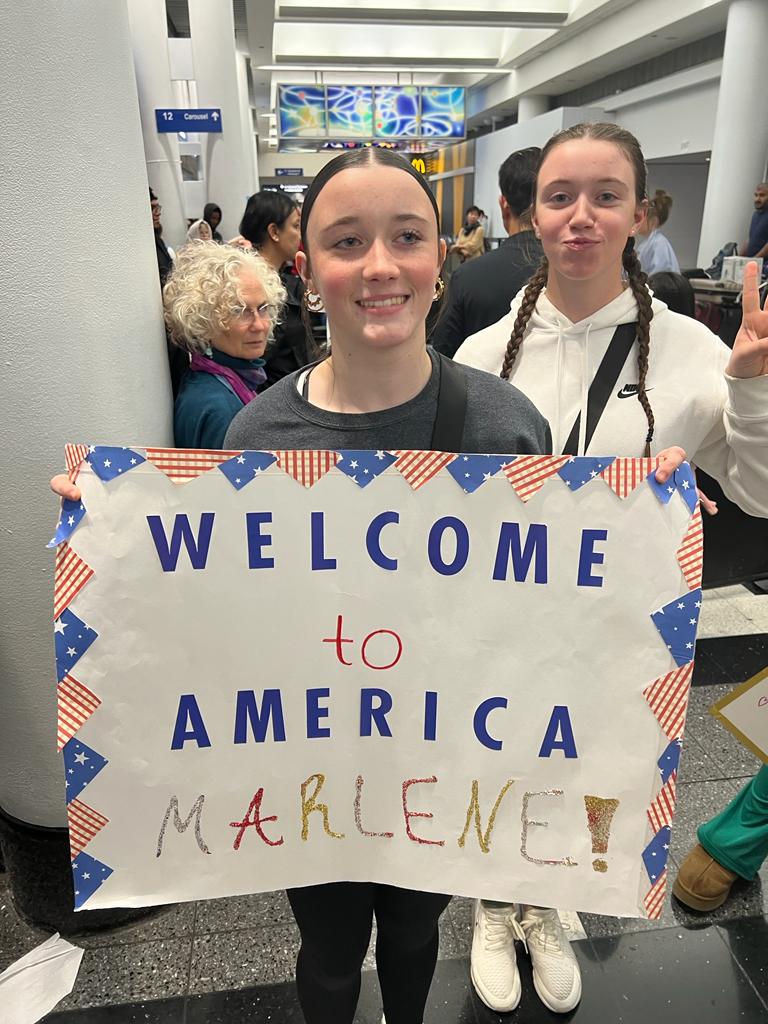 VJAGermanClub's tweet photo. Our newest German friends are finally here!  Willkommen to 17 students from our partner school in Büdingen, Germany! @AndrewHS_d230 @VJAGermany @CHSD230 https://t.co/1CE3wOcBWo
