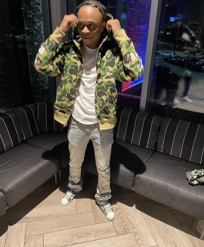 RickytheRacist's tweet photo. WOKE UP THIS MORNING &amp; WENT STR8 TO THE MIRROR ASK MYSELF “wtf imma do” JUST TURNED 20 AND I WANT 20 M’s 🏦 IN THE BANK BY THE TIME I TURN 22🗣💯🫡 #youngnigga 
#4️⃣FOURTEENholiday https://t.co/eigOTFum0H