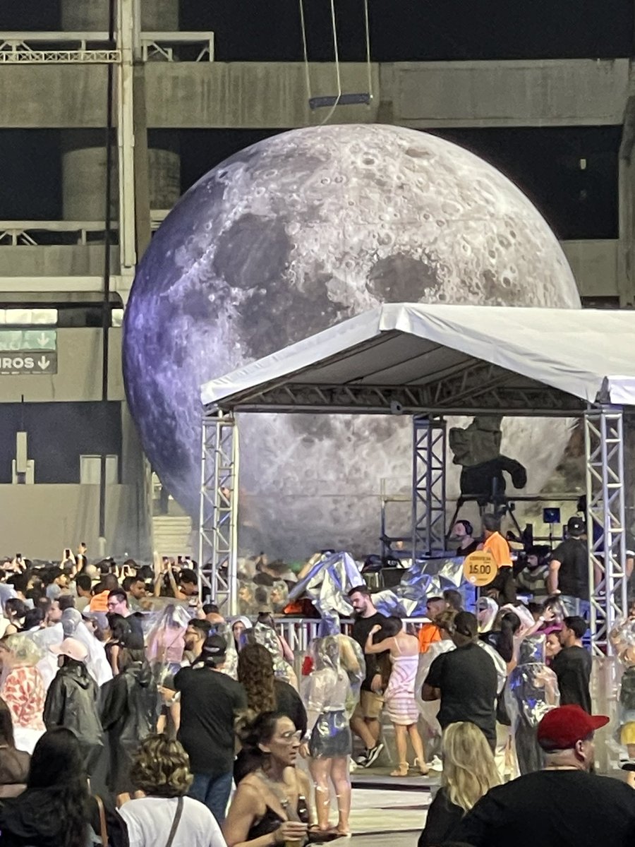 Isah_aw's tweet image. Tudo lindooooo #theweeknd #riodejaneiro #engenhão @theweeknd