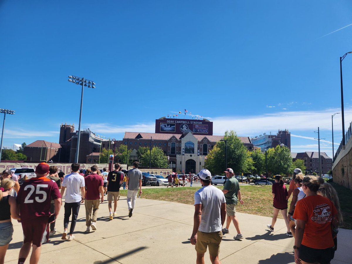 rproffit09's tweet photo. Let's go #hokies! https://t.co/sdLX770ChS