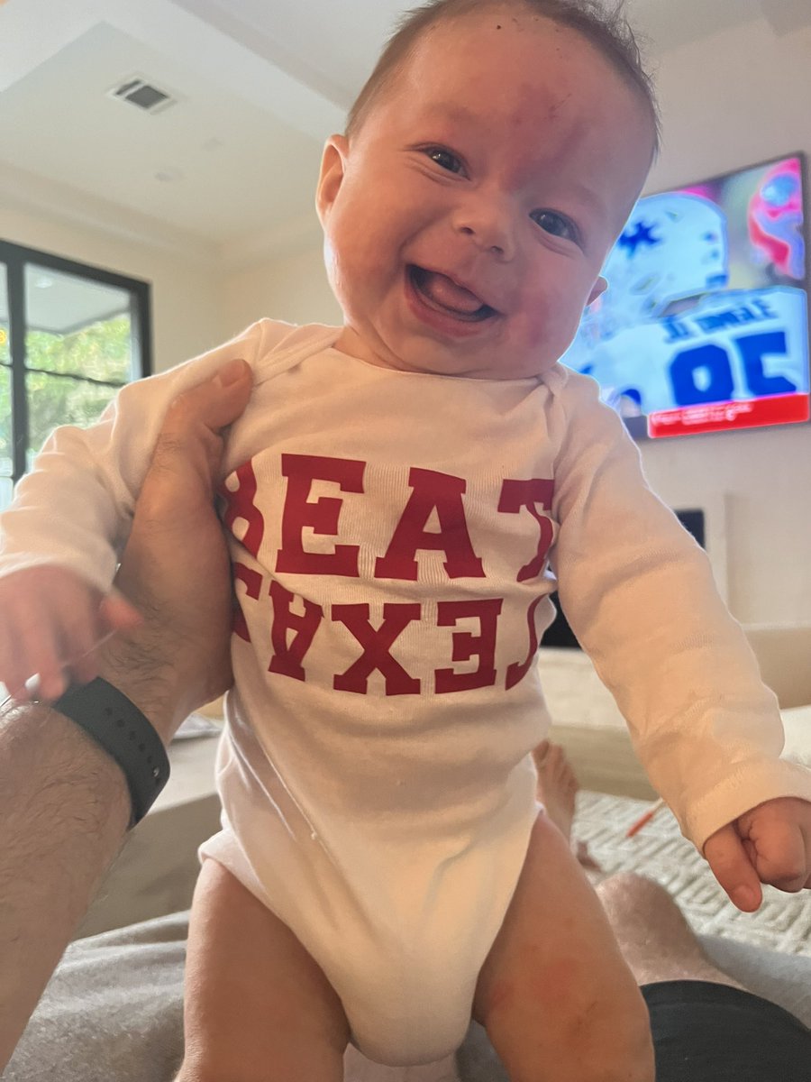 GabeIkard's tweet photo. Mood when OU is undefeated against Texas in your lifetime: https://t.co/9WT1FlNHMs