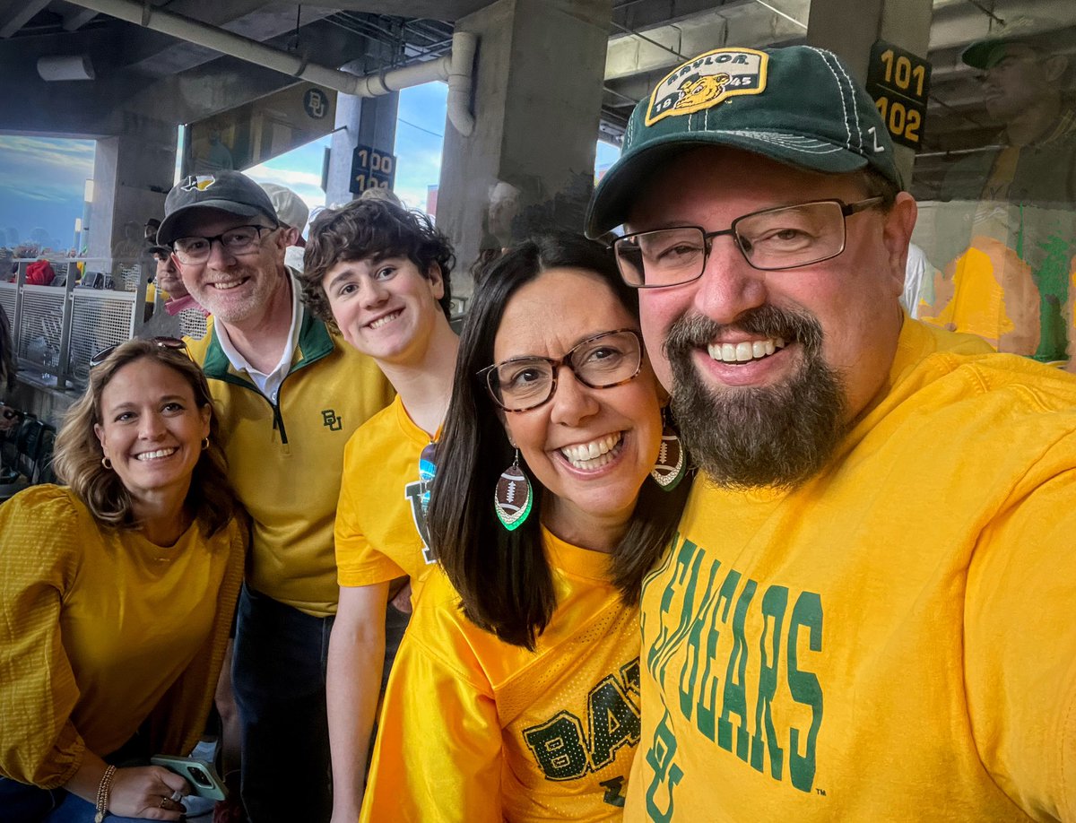 TreyMorris's tweet photo. So much fun hanging out with Lake Highlands and @Baylor friend, Frank Beaudry and family!!
#SicEm
#SicTech https://t.co/hkh13CysPJ