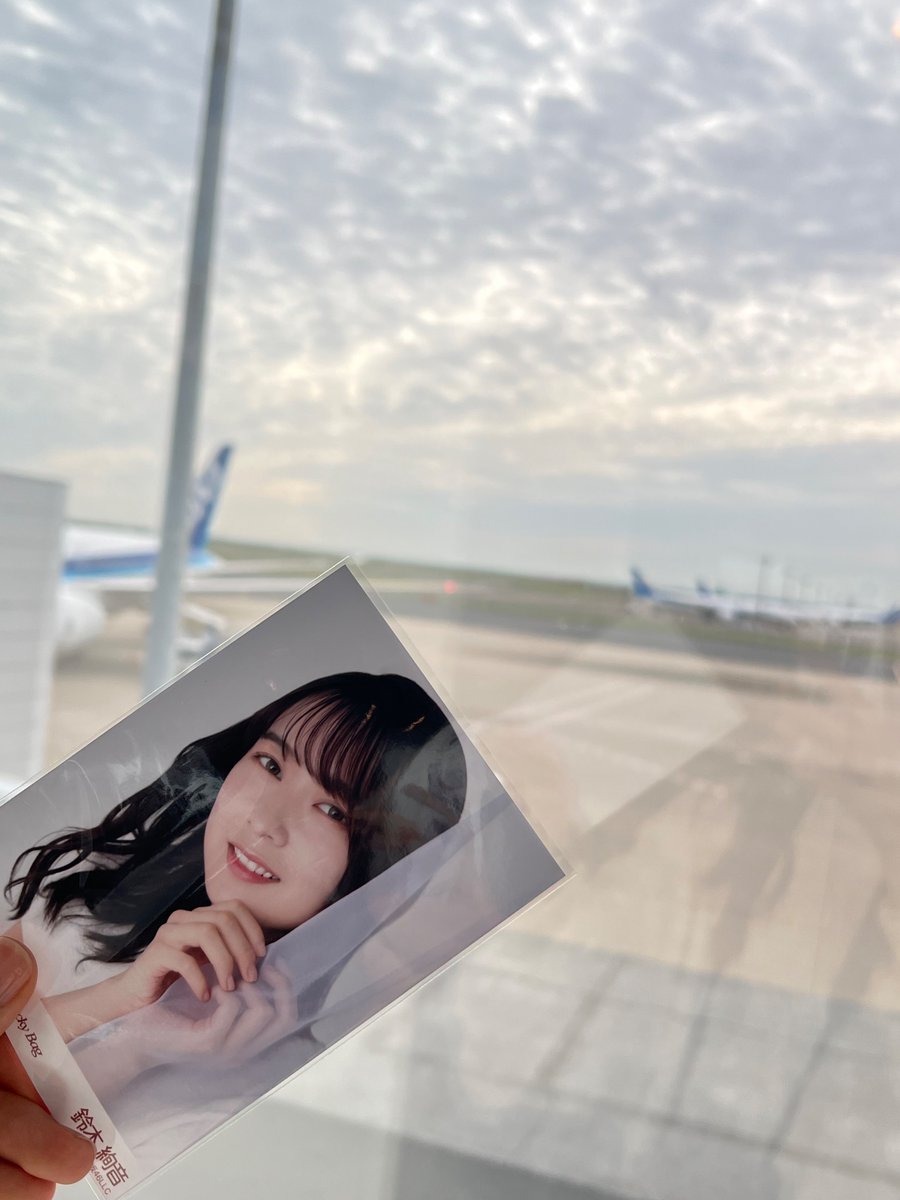 kotoayanemiku's tweet photo. 飛行機だよ絢音ちゃん！！
（全然787じゃないけど…）

これから修学旅行行ってきます〜✈️ https://t.co/V6XXog5Und