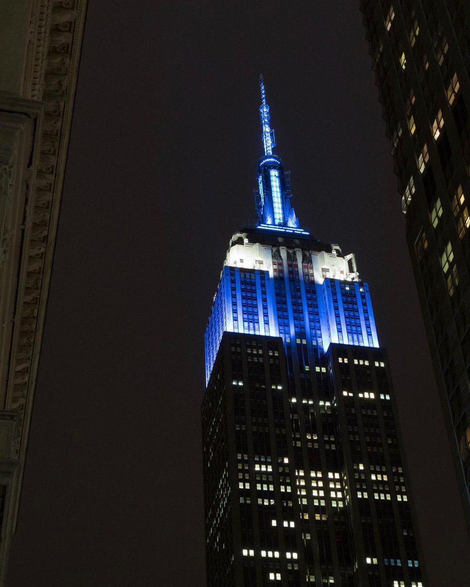 StandWithUs's tweet photo. Tonight, the Empire State Building in New York City, will light up in the colors of the Israeli flag from 10pm-11pm (local time). The American people stand with Israel 🇮🇱🇺🇸 #standwithIsrael #Israelunderattack https://t.co/tRZd6ybIqP