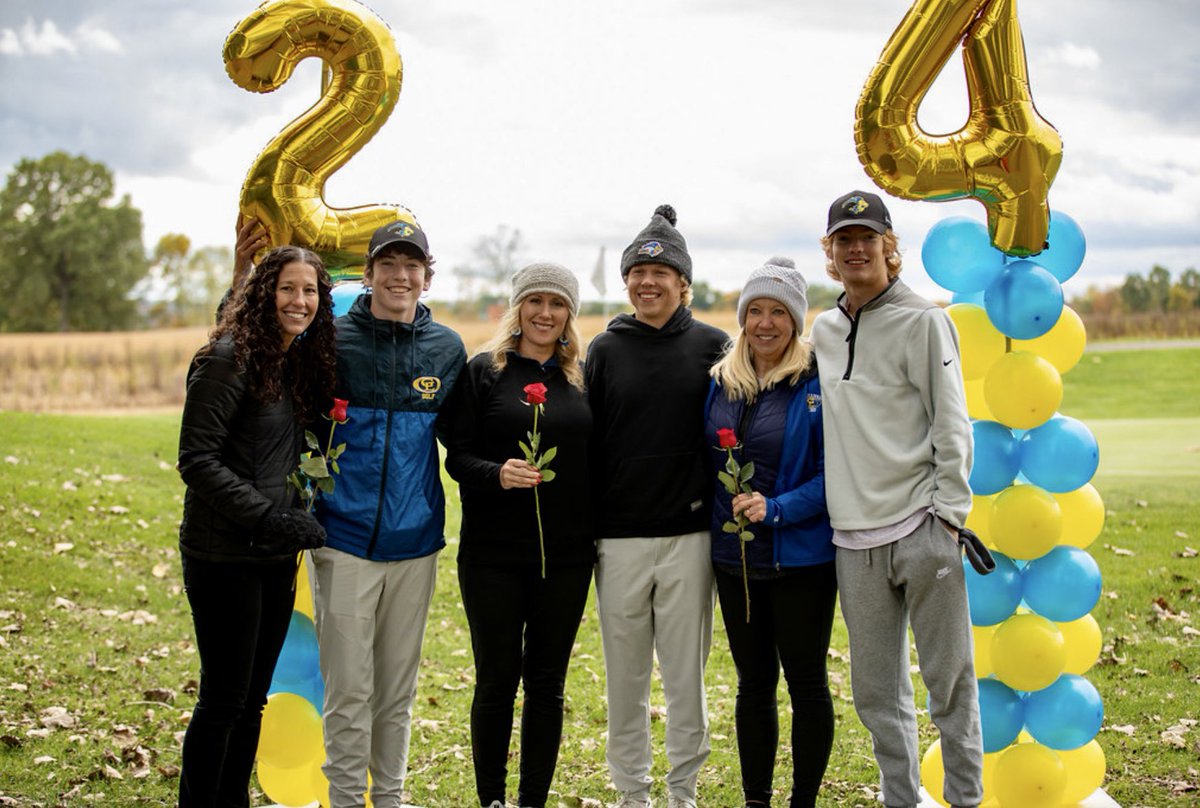 GLHS_boys_golf's tweet photo. The Gahanna Girls and Boys Golf Teams celebrated their Seniors today with a fun outing at St Albans Golf Club. 
Good luck to both teams this week at Districts! Go Lions!  #OnePrideOneFamily https://t.co/vEvlpL3YmF