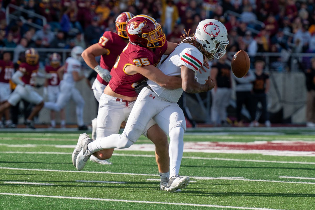 joshpphotos's tweet photo. @treyking02 with the forced fumble @NSUCoachSchmidt @NSUWolves_FB https://t.co/2ppCd4xOwB